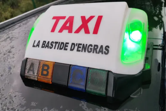chauffeur taxi du pays uzes lumineux bastide engras